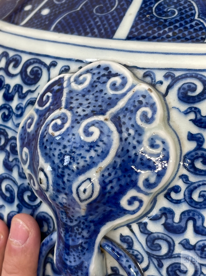 清晚期 仿乾隆青花缠枝莲纹大铺首尊 - 图17